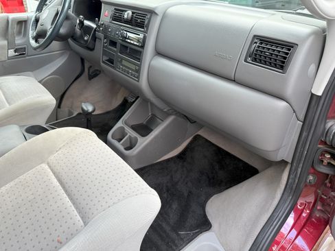 Used 2003 Volkswagen Eurovan MV image 16