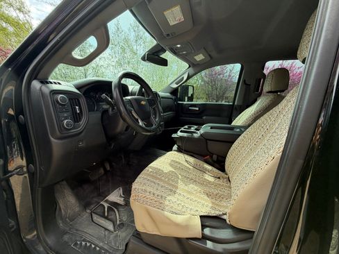 Used 2022 Chevrolet Silverado 2500 Custom w/ Custom Value Package image 8