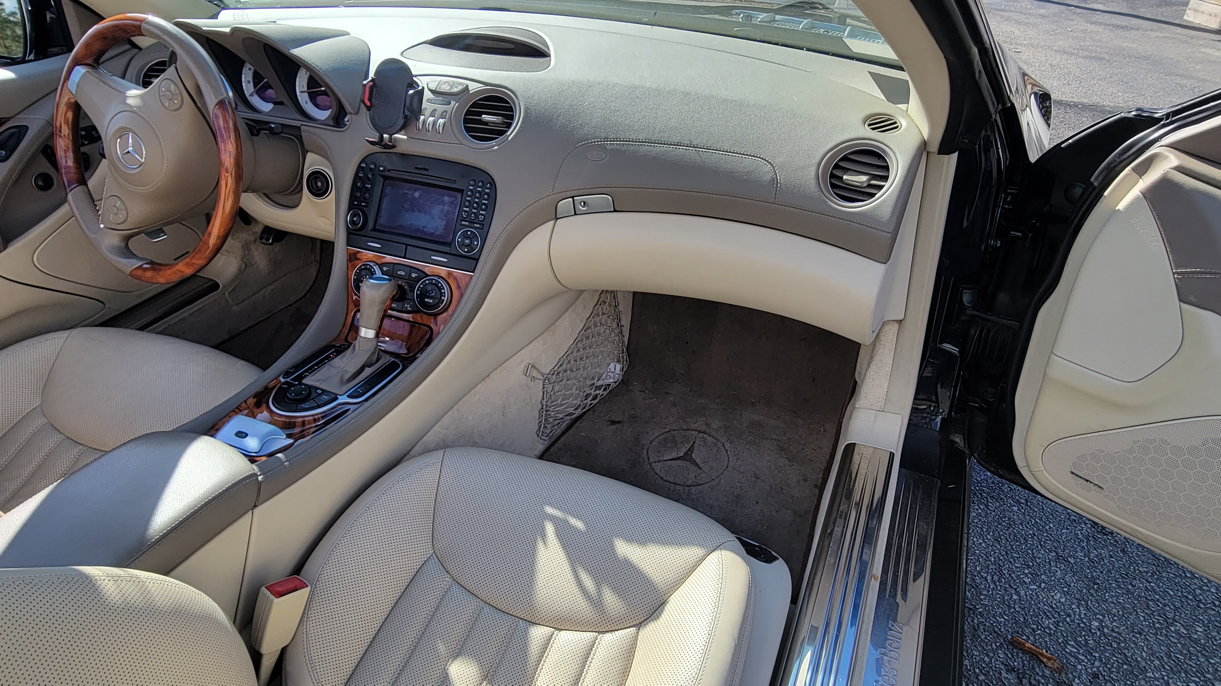 Used 2009 Mercedes-Benz SL 550 image 4