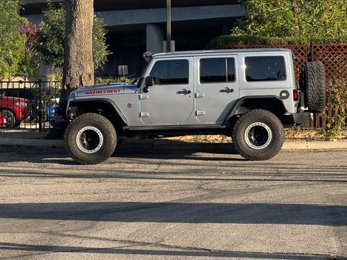 Used 2016 Jeep Wrangler Unlimited Rubicon AWD/4WD image 5