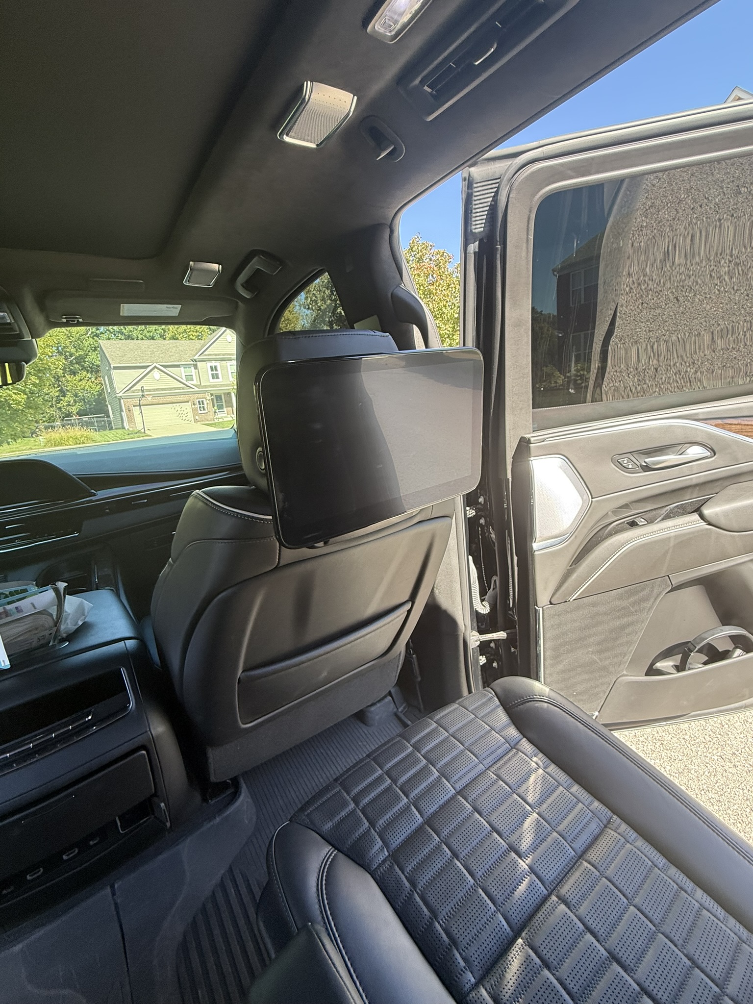 Used 2023 Cadillac Escalade Sport Platinum w/ LPO, ONYX Package AWD/4WD image 30