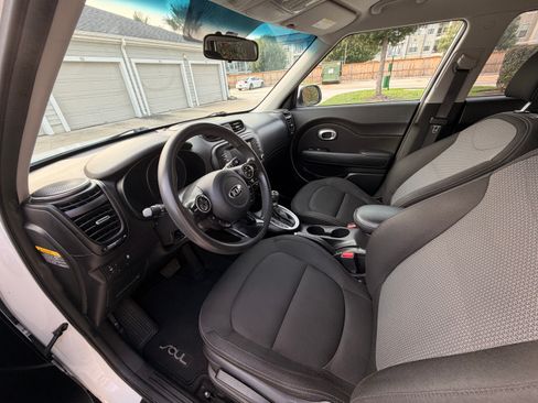 Used 2019 Kia Soul + FWD image 12