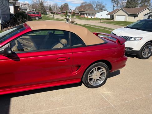 Used 1997 Ford Mustang GT RWD image 4