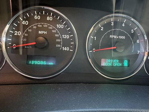 Used 2007 Jeep Grand Cherokee Overland image 9