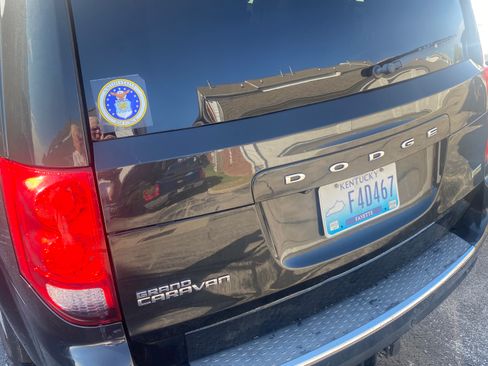 Used 2019 Dodge Grand Caravan SE FWD image 8