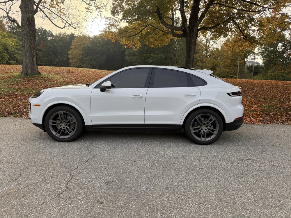 Used 2024 Porsche Cayenne Coupe AWD/4WD image 1