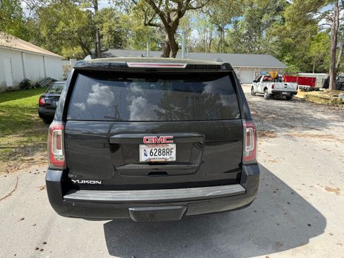 Used 2017 GMC Yukon SLT image 8