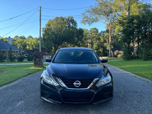 Used 2018 Nissan Altima 2.5 S w/ S Convenience Package FWD image 2