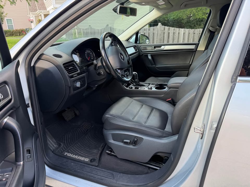 Used 2015 Volkswagen Touareg Sport AWD/4WD image 4
