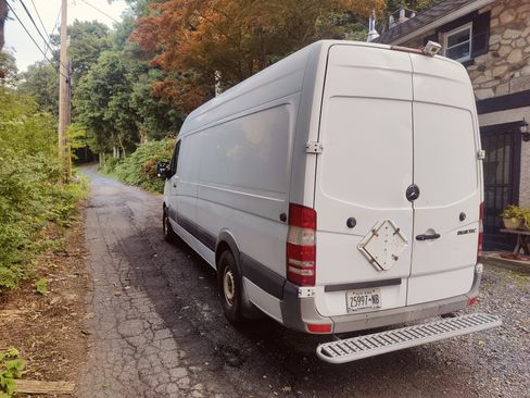 Used 2011 Mercedes-Benz Sprinter 2500 image 4