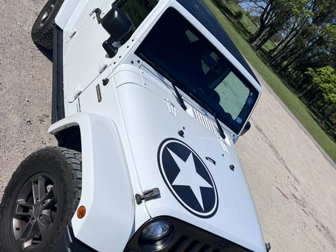 Used 2018 Jeep Wrangler Unlimited Sport image 9