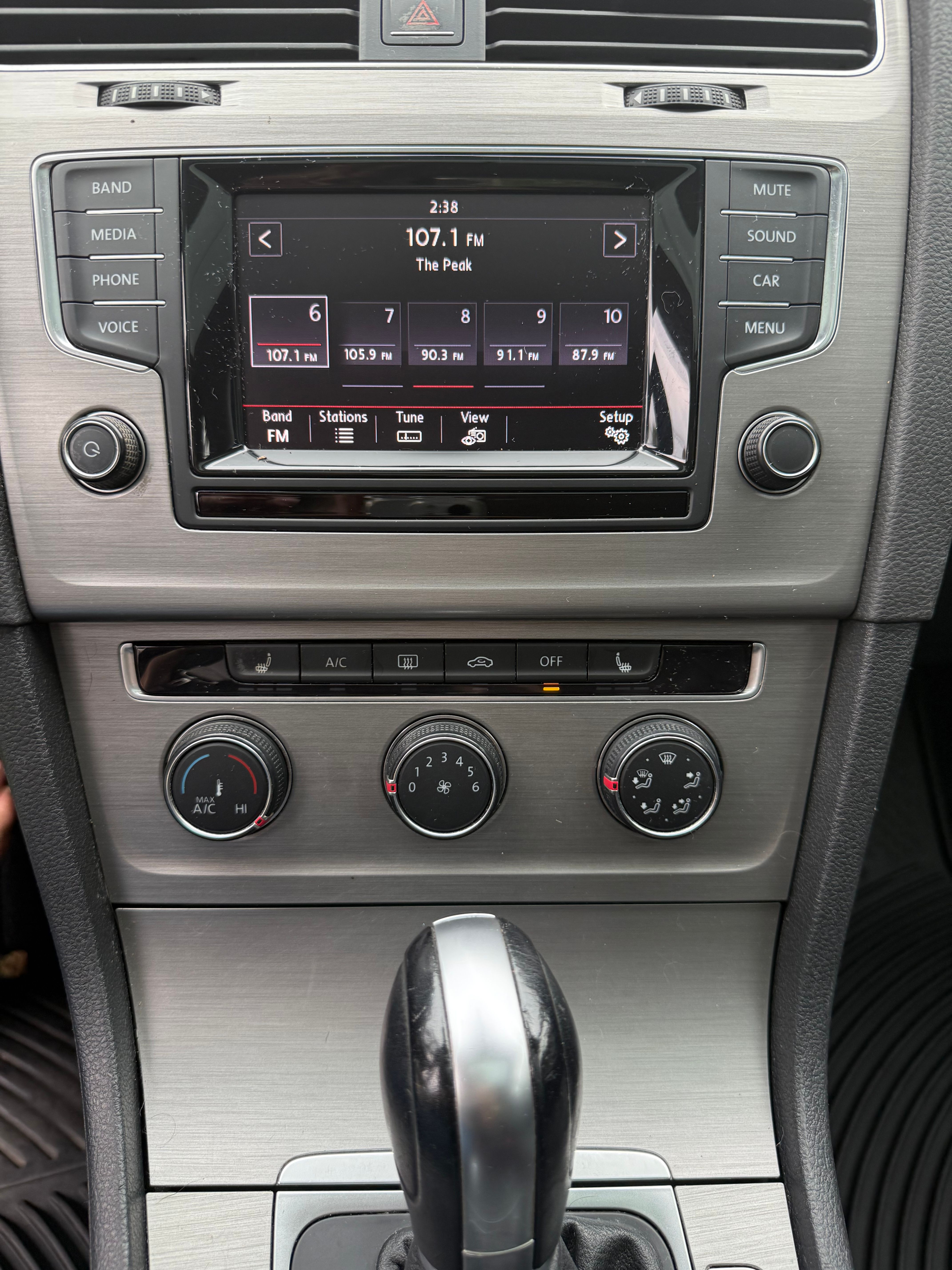 Used 2015 Volkswagen Golf SE w/ Golf Sport Package FWD image 14