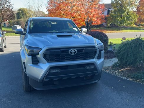 Used 2025 Toyota Tacoma TRD Sport image 2
