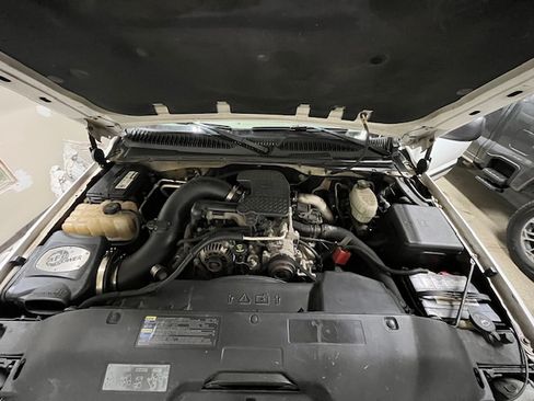 Used 2004 GMC Sierra 2500 SLE w/ Heavy-Duty Power Package image 8