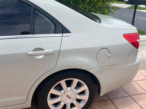 Used 2007 Lincoln MKZ image 2