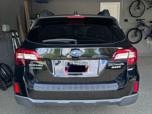 Used 2017 Subaru Outback 2.5i Limited AWD/4WD image 10