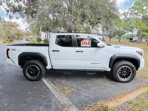 Used 2025 Toyota Tacoma TRD Off-Road image 1