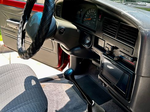 Used 1994 Toyota Pickup 2WD Regular Cab image 16