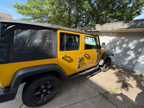 Used 2015 Jeep Wrangler Unlimited Sport AWD/4WD image 23