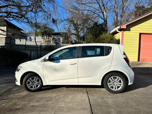 Used 2017 Chevrolet Sonic LT image 4