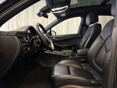 Used 2024 Porsche Macan image 6