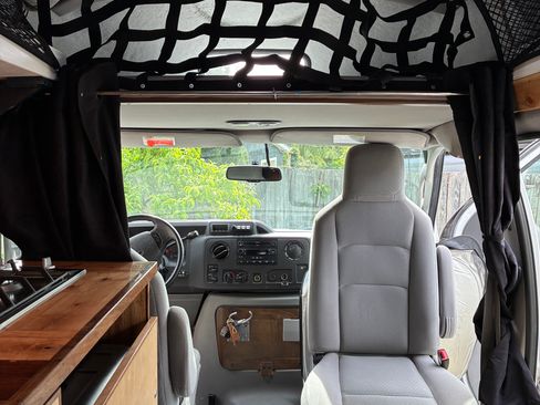 Used 2009 Ford E-350 and Econoline 350 Super Duty RWD image 13