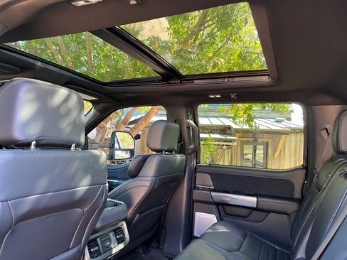 Used 2025 Ford F450 Platinum w/ FX4 Off-Road Package image 13