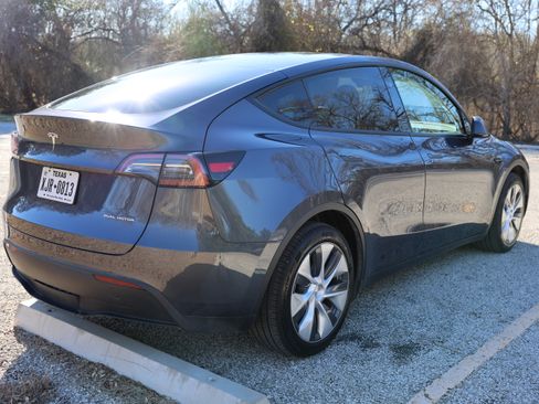 Used 2023 Tesla Model Y Long Range image 5
