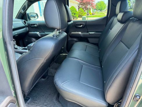 Used 2022 Toyota Tacoma Limited AWD/4WD image 11