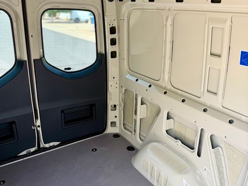 Used 2022 Mercedes-Benz Sprinter 2500 image 19
