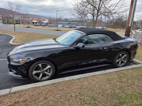 Used 2015 Ford Mustang Premium image 4