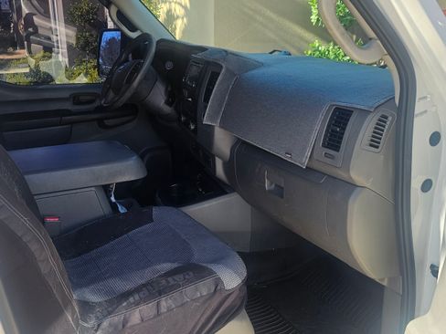 Used 2015 Nissan NV 2500 SV w/ Technology Package image 4