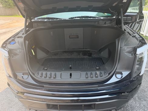 Used 2023 Ford F150 Lightning Platinum AWD/4WD image 11