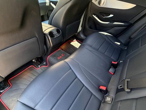 Used 2019 Mercedes-Benz GLC 300 4MATIC image 5