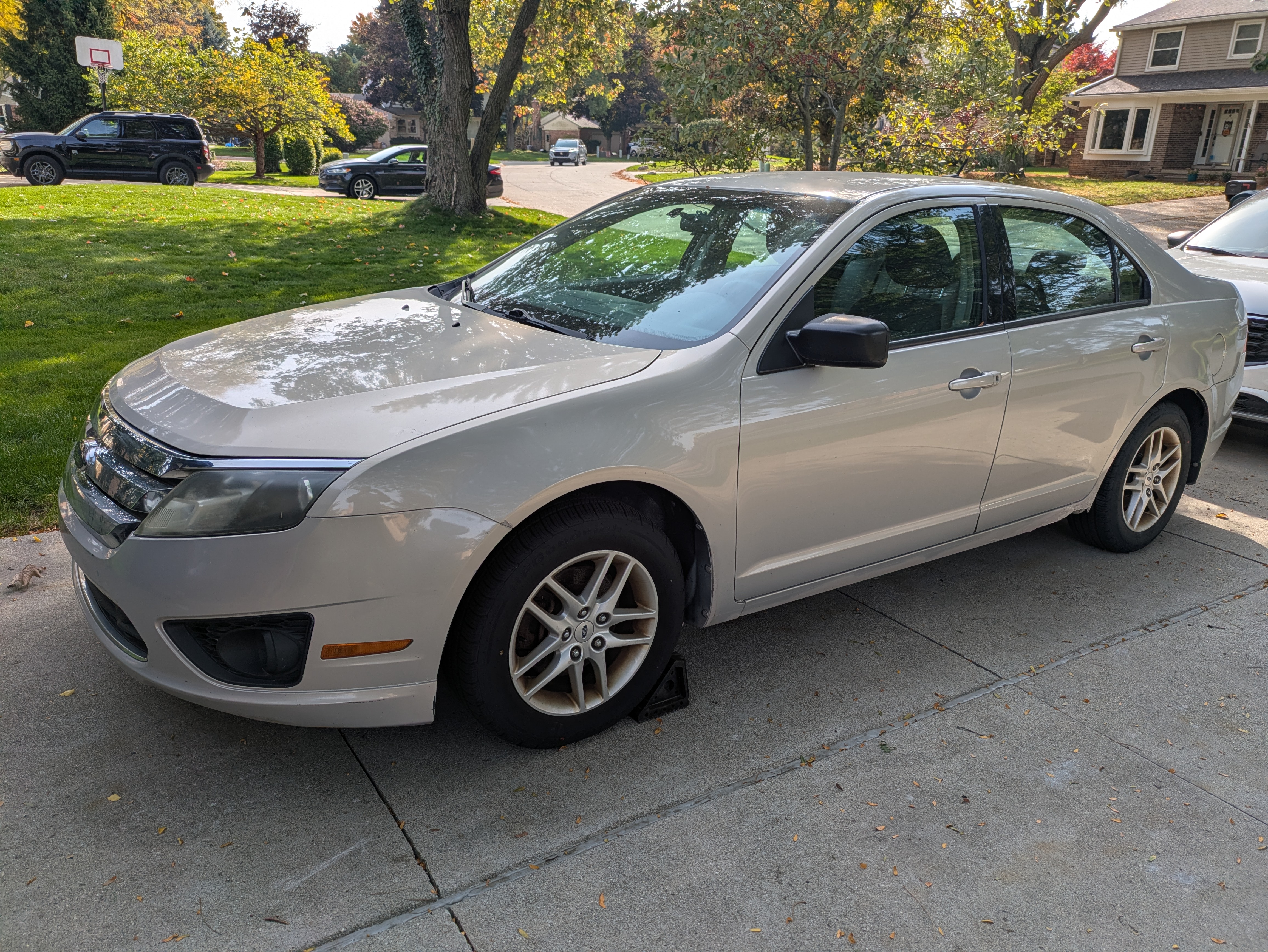 Used 2010 Ford Fusion S FWD image 2