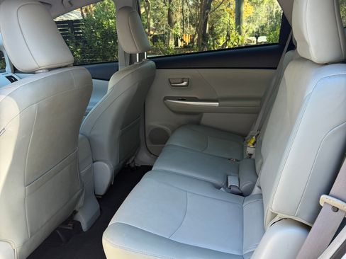 Used 2014 Toyota Prius V Five image 9