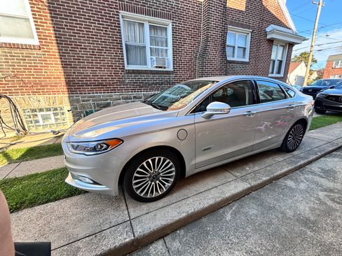 Used 2017 Ford Fusion Energi SE image 4