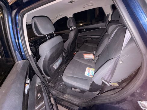 Used 2016 Kia Sorento LX w/ LX Convenience Package image 8