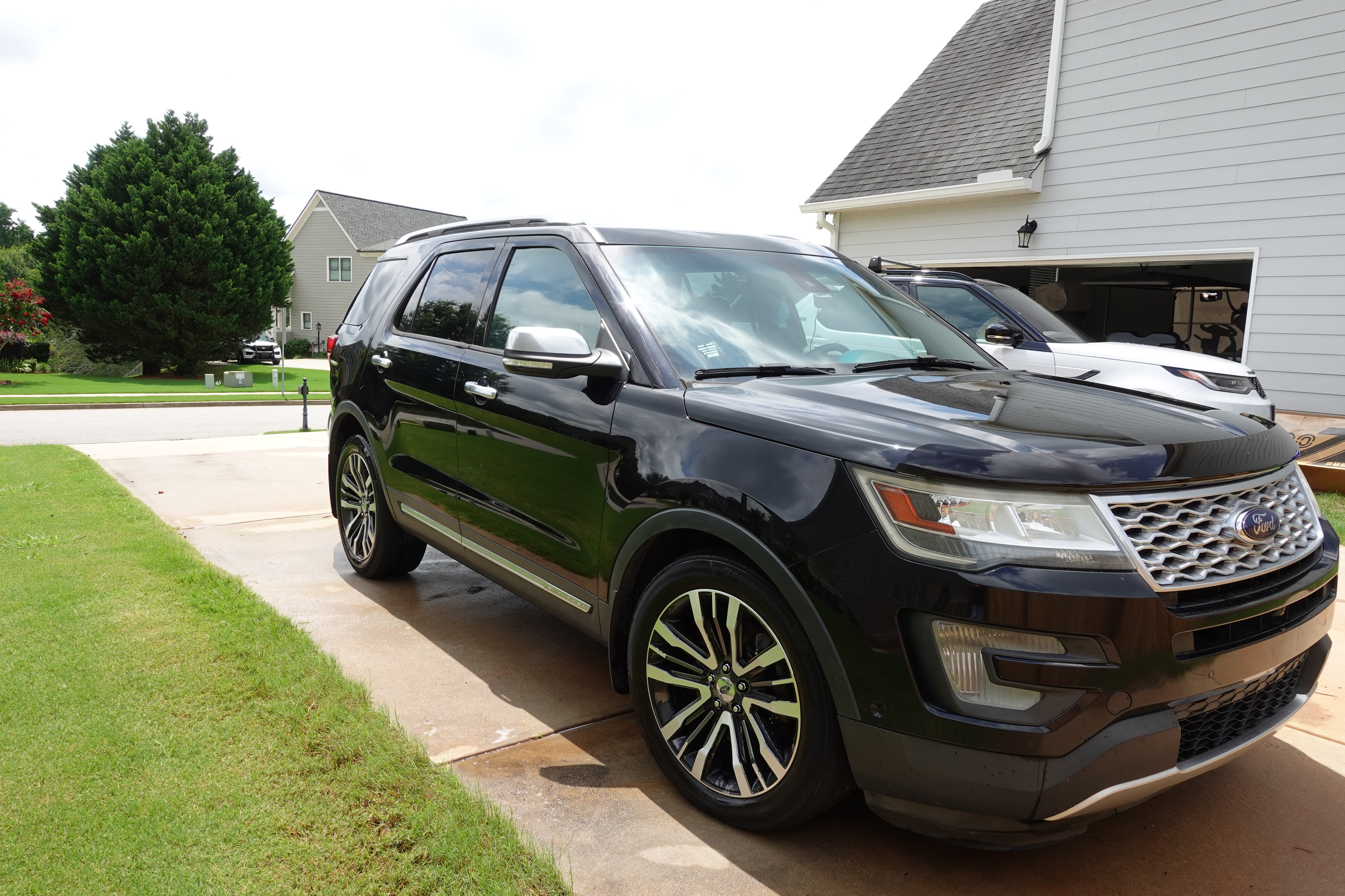 Used 2016 Ford Explorer Platinum AWD/4WD image 5