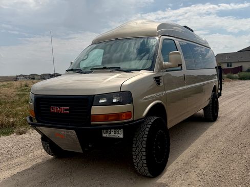 Used 2011 GMC Savana 2500 Extended RWD image 1