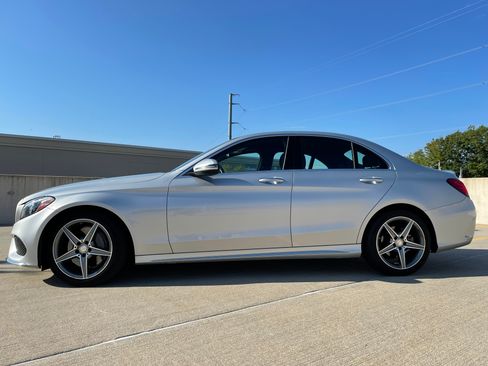 Used 2017 Mercedes-Benz C 300 4MATIC Sedan image 4