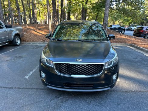 Used 2017 Kia Sedona EX image 2