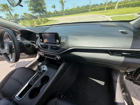 Used 2021 Nissan Altima 2.5 S FWD image 9