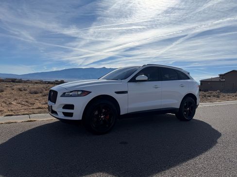Used 2018 Jaguar F-PACE Premium image 10