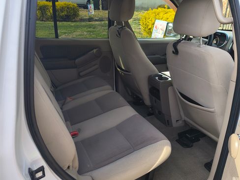 Used 2007 Ford Explorer XLT image 13