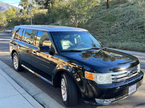 Used 2009 Ford Flex SEL image 1