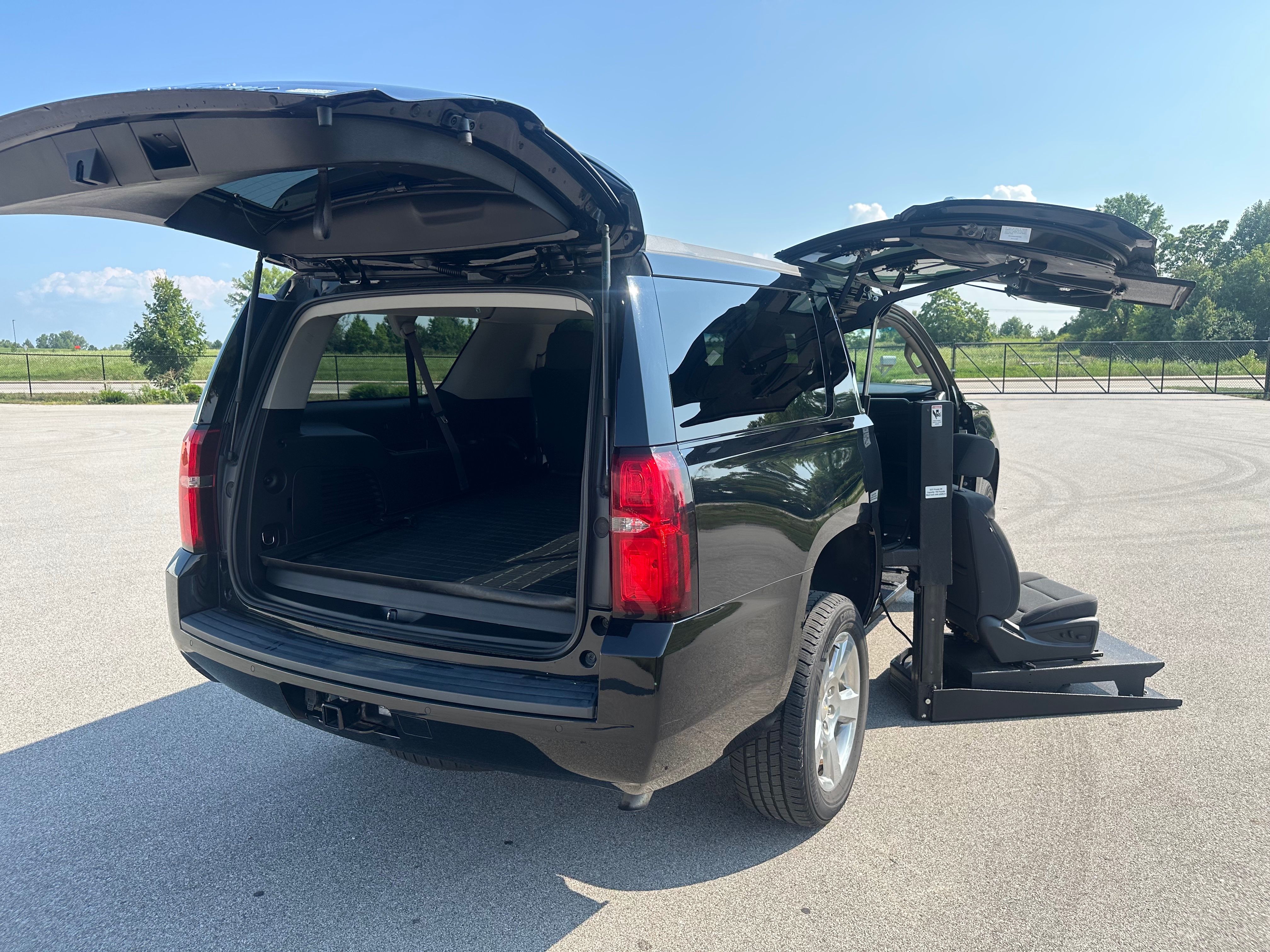 Used 2017 Chevrolet Suburban LS AWD/4WD image 12