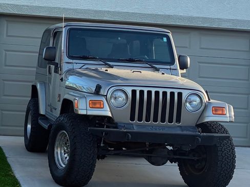 Used 2004 Jeep Wrangler X w/ Convenience Group AWD/4WD image 4