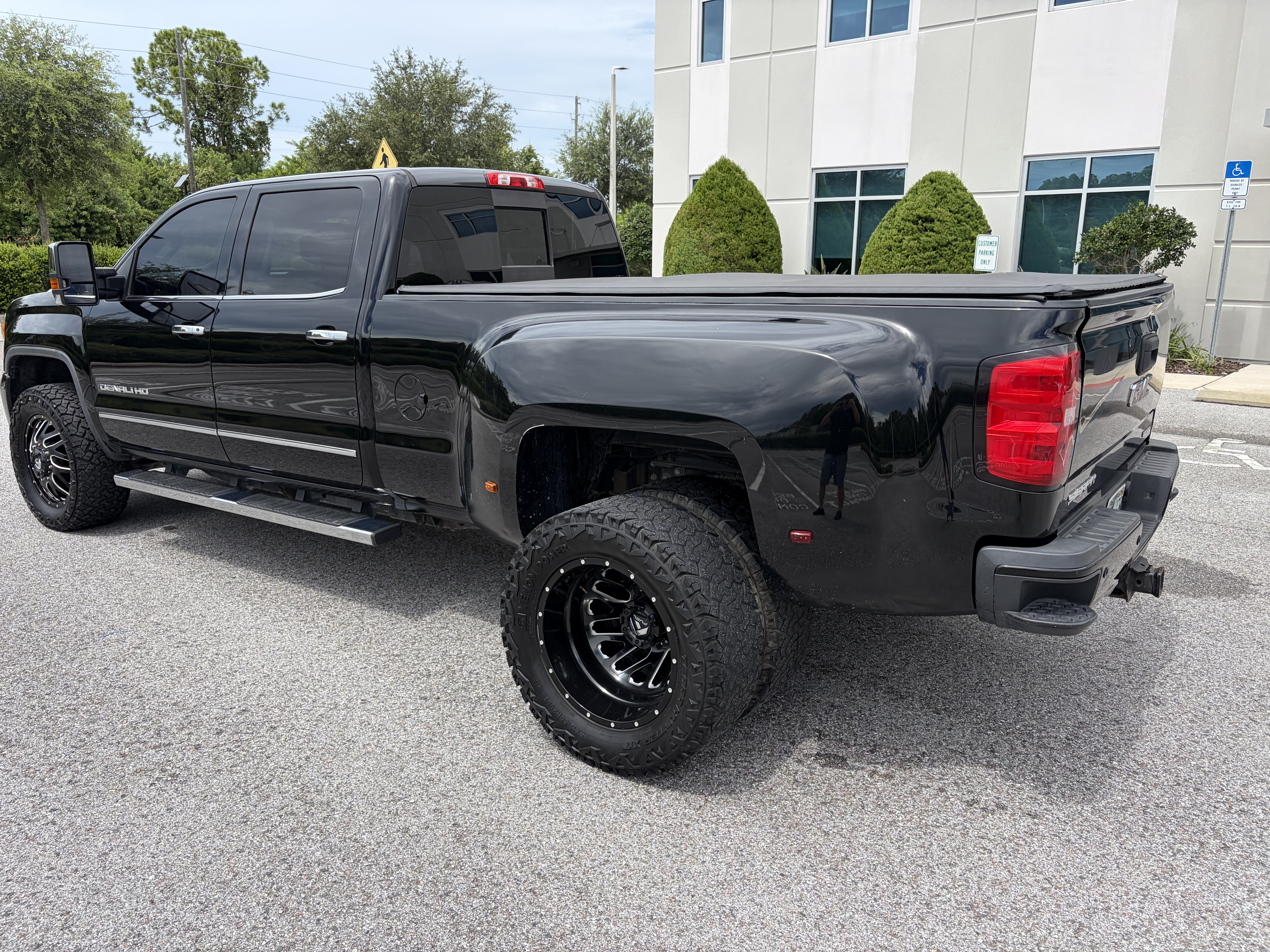 Used 2018 GMC Sierra 3500 Denali w/ Duramax Plus Package AWD/4WD image 8