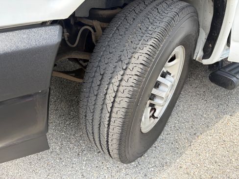 Used 2019 Chevrolet Express 2500 RWD image 14